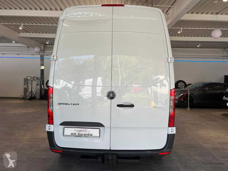 Užitkové vozidlo Mercedes 211/311...