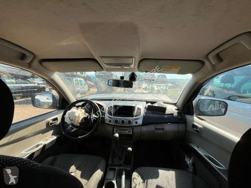 Véhicule utilitaire Mitsubishi 2.5 TD 180...