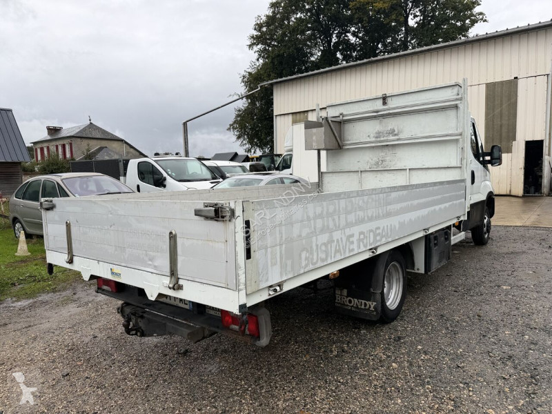 Véhicule utilitaire Iveco 35c18