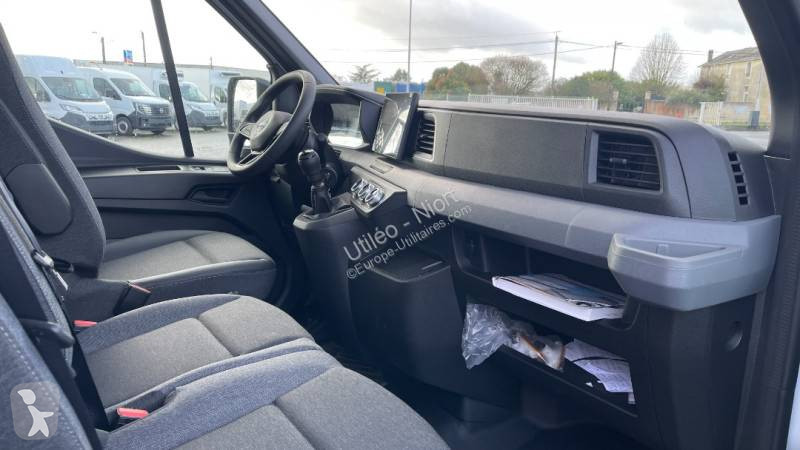 Véhicule utilitaire Nissan
