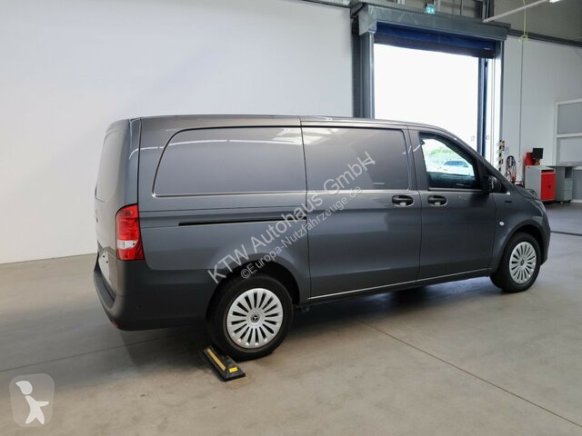 Véhicule utilitaire Mercedes eVito 111...