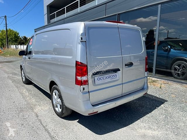 Véhicule utilitaire Mercedes VITO
