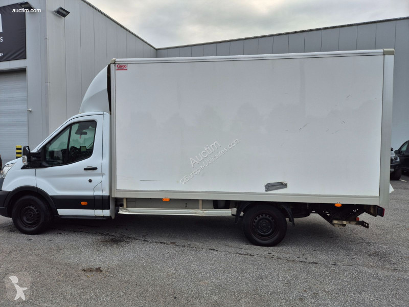 Véhicule utilitaire Ford transit