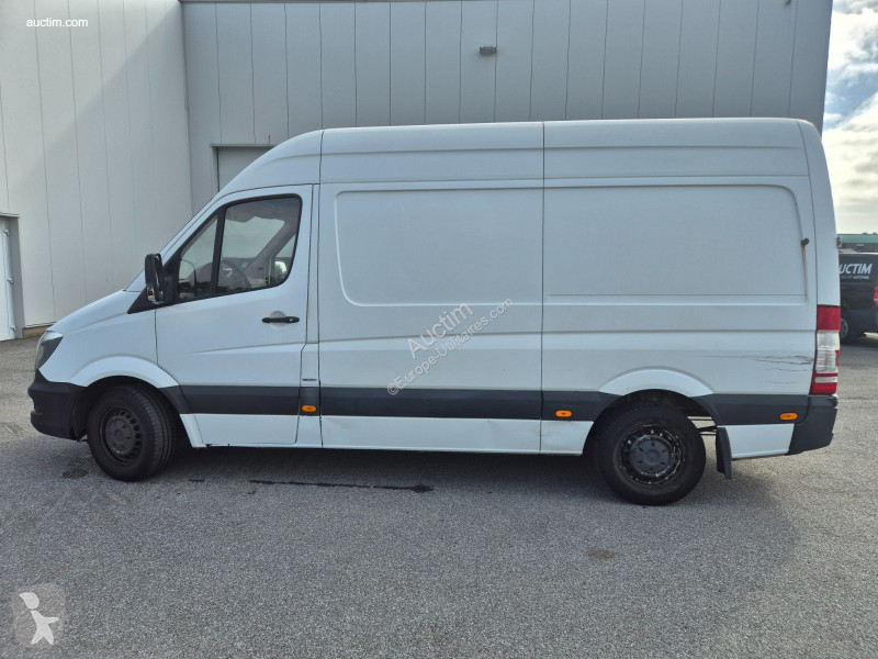 Véhicule utilitaire Mercedes sprinter