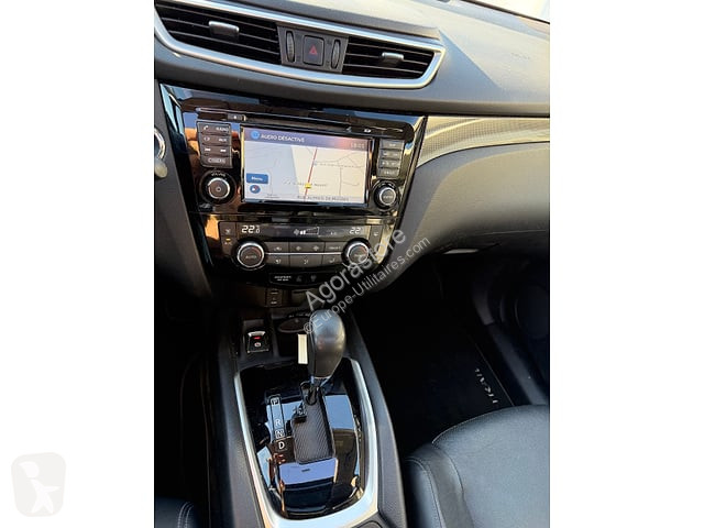 Nissan X-TRAIL van