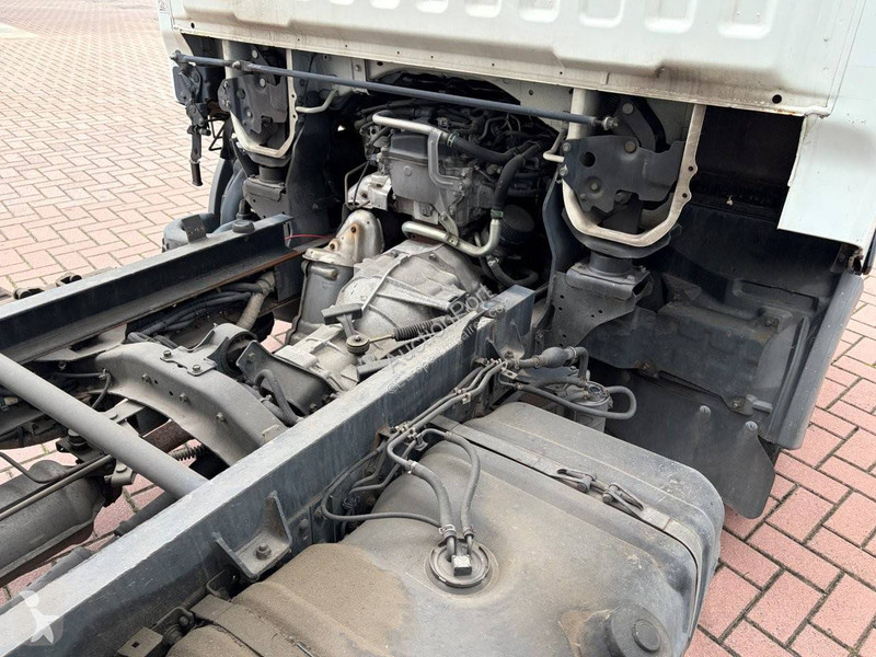 Nissan  NT400- 35.12 2.5 dCi 250 van