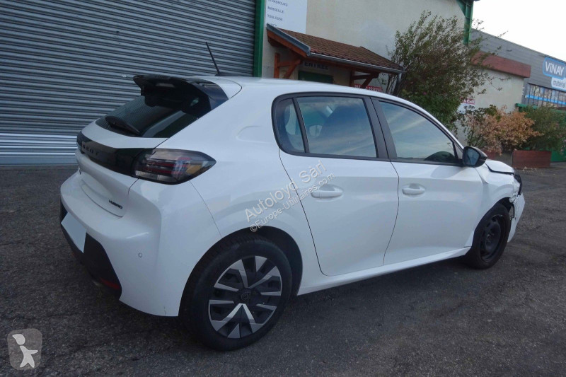 Коммерческий автомобиль Peugeot 1,2 HYBRID 100 BVA