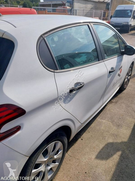 Samochód dostawczy Peugeot 208