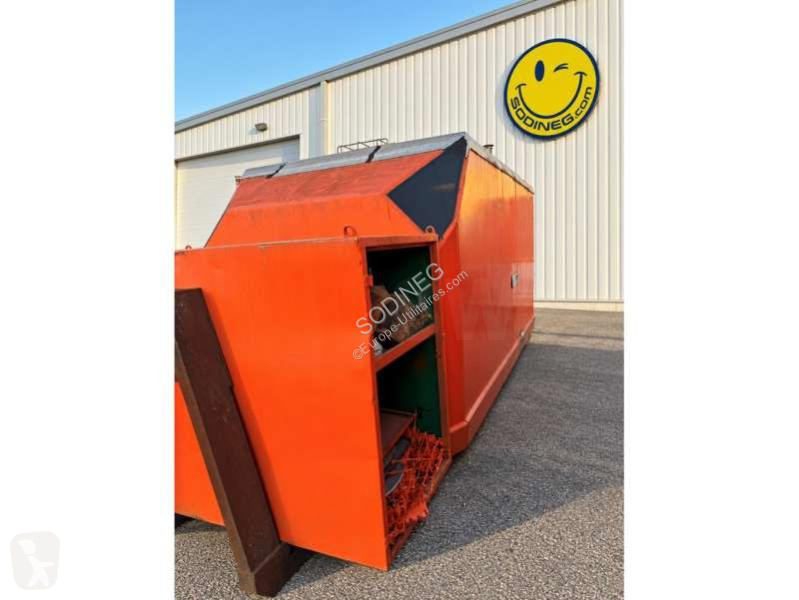 Matériel de chantier JCR  STYLBOX 4500VR SUR BERCE