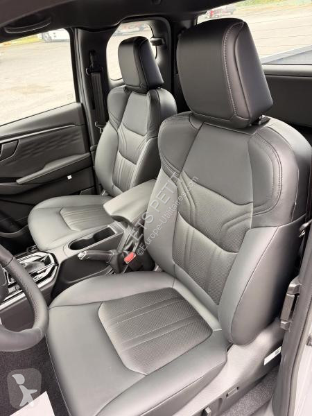 Véhicule utilitaire Isuzu 2.2L SPACE PRESTIGE