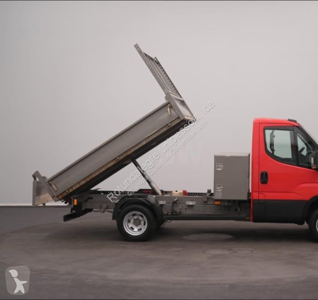 Autoutilitară Iveco  35c12 BASCULANTE COM CAIXA...