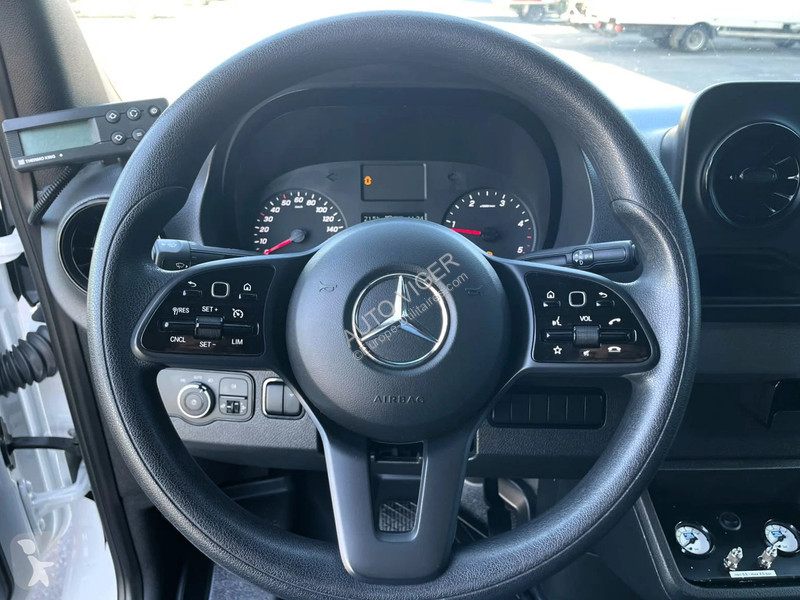 Véhicule utilitaire Mercedes 315...