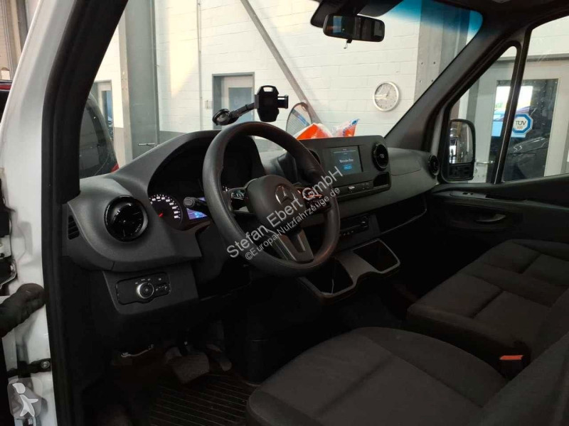 Véhicule utilitaire Mercedes 215 CDI 9G...