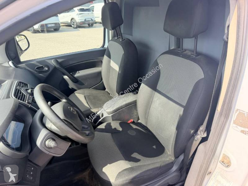 Véhicule utilitaire Nissan