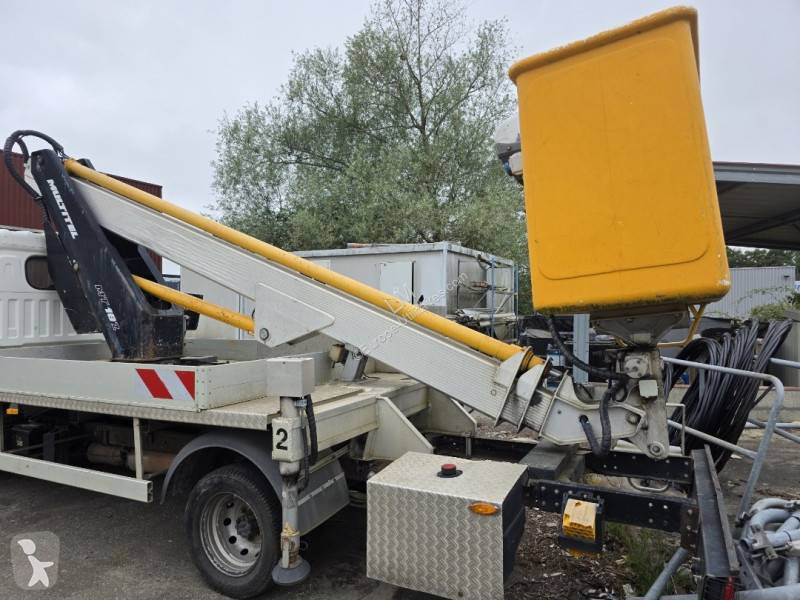 Véhicule utilitaire Nissan