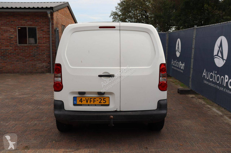 Véhicule utilitaire Peugeot 120 L1 1.6HDIF...