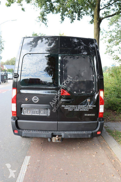 Véhicule utilitaire Nissan