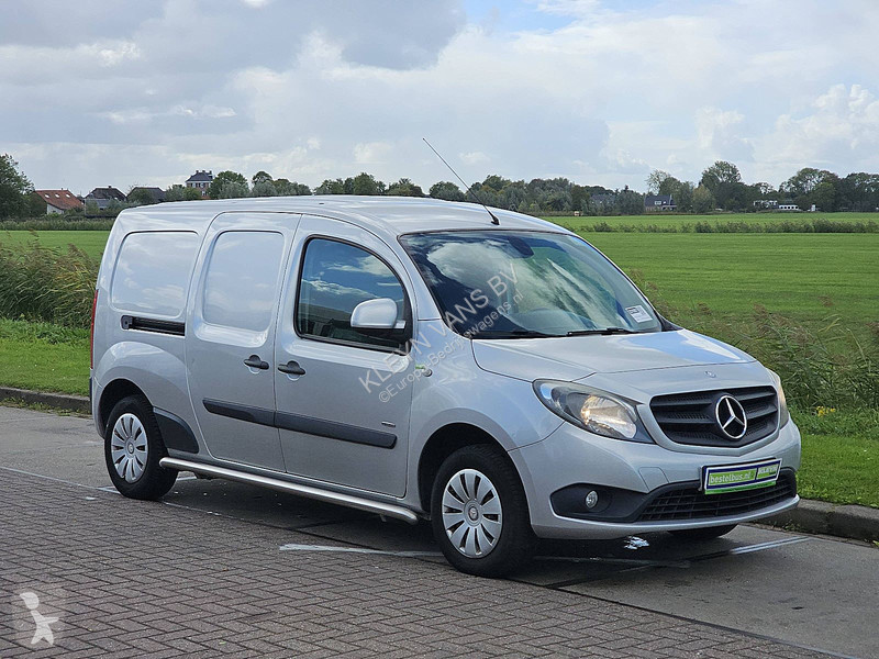 Véhicule utilitaire Mercedes 109 CDI XL ac...
