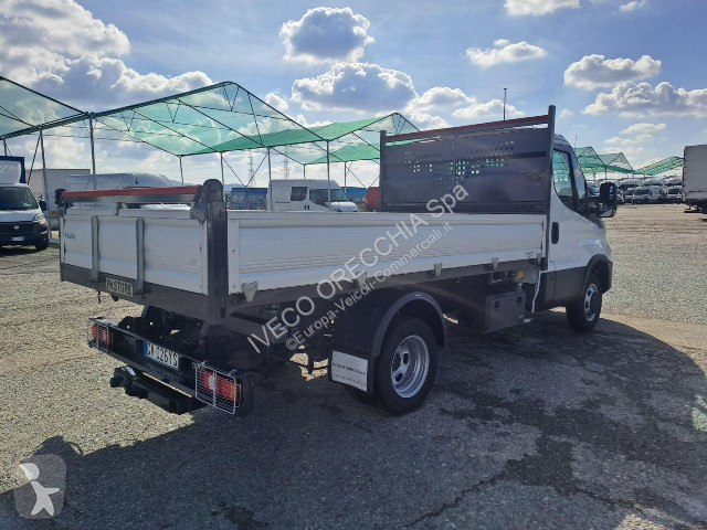 Véhicule utilitaire Iveco 35C18H