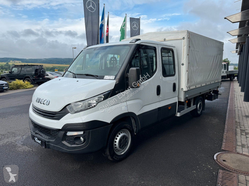 Véhicule utilitaire Iveco 35S16...