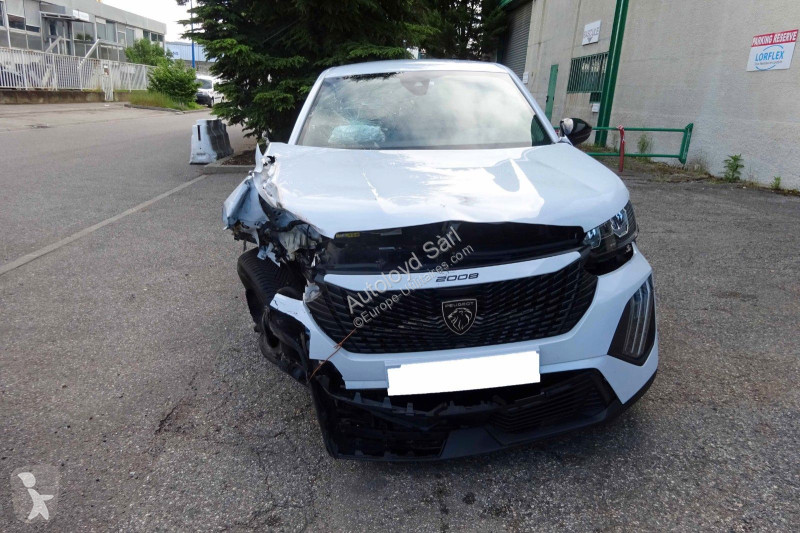 Užitkové vozidlo Peugeot 1,2 HYBRID 136 BVA