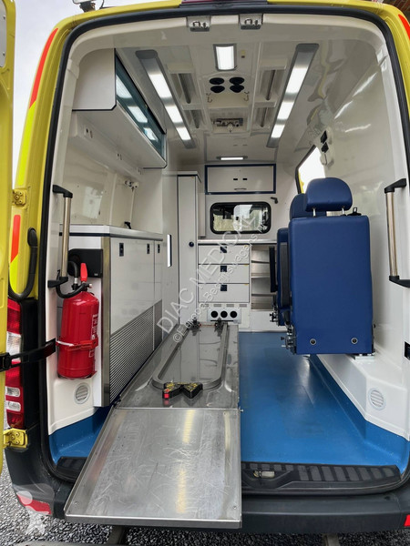 Véhicule utilitaire Mercedes L2H2 Ambulance 316...