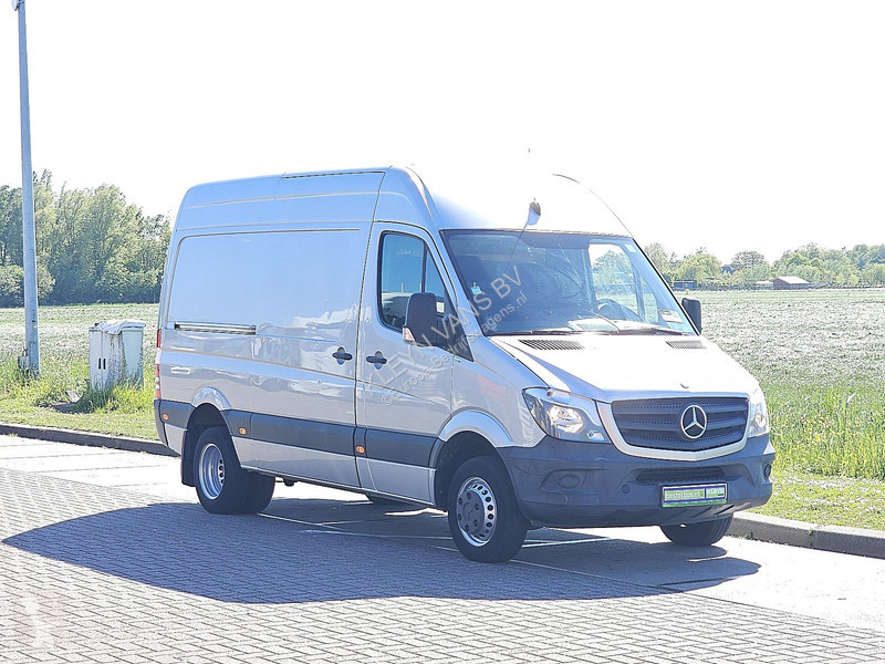 Véhicule utilitaire Mercedes 516 L2H2...