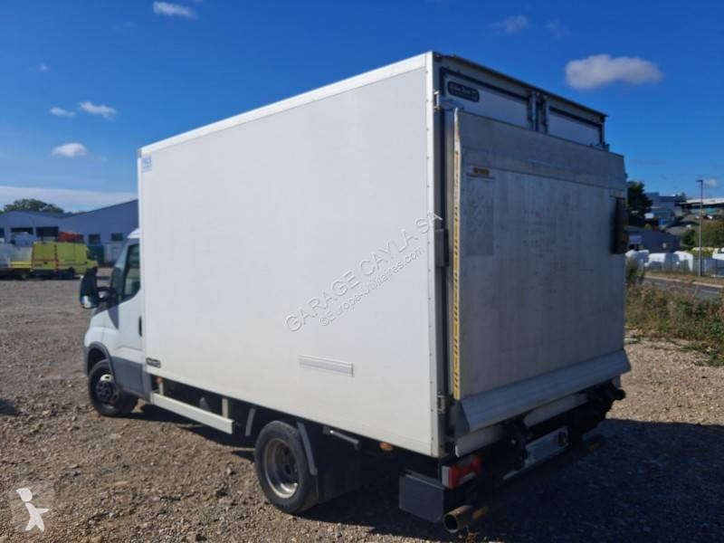 Véhicule utilitaire Iveco 35C18H