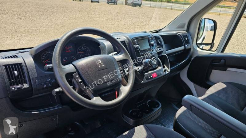 Véhicule utilitaire Peugeot 2,0L HDI 130
