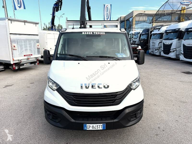 Véhicule utilitaire Iveco 35C18