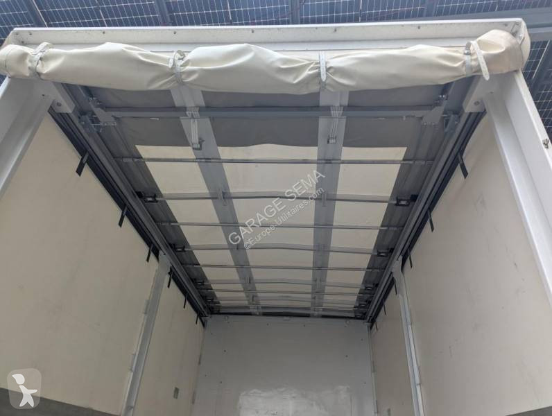 Véhicule utilitaire Renault 2.3 DCI 145