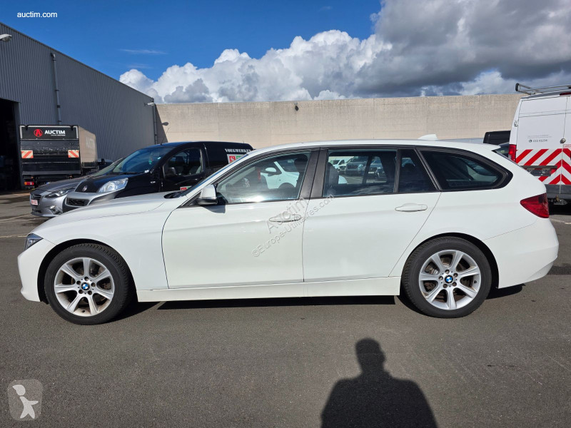 Véhicule utilitaire BMW 328i