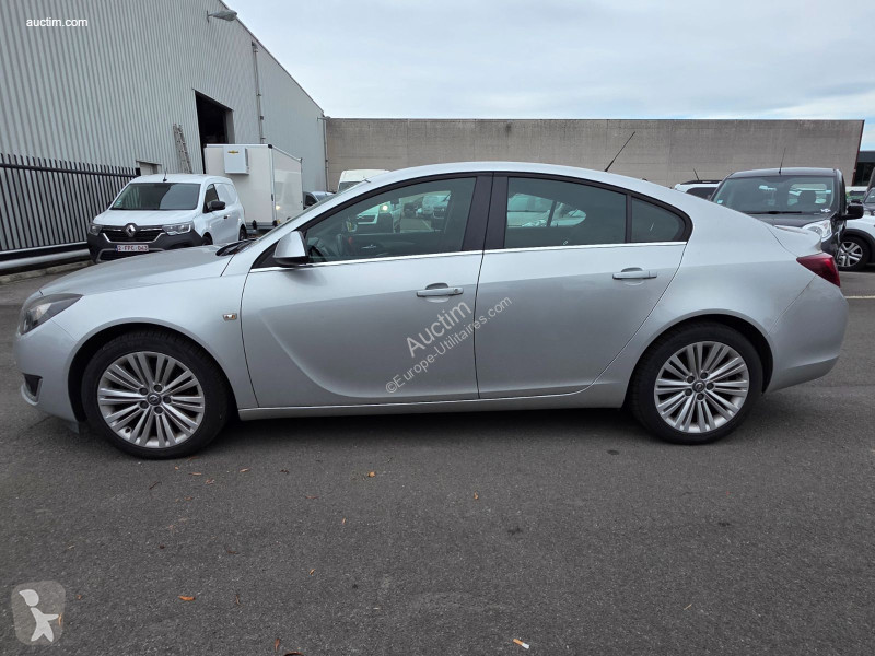 Véhicule utilitaire Opel insignia limousine