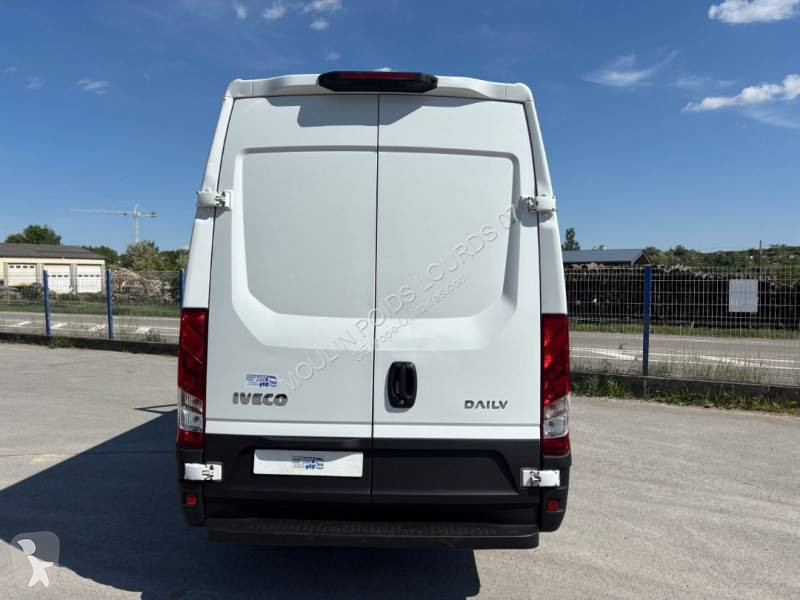 Véhicule utilitaire Iveco 35S14V12
