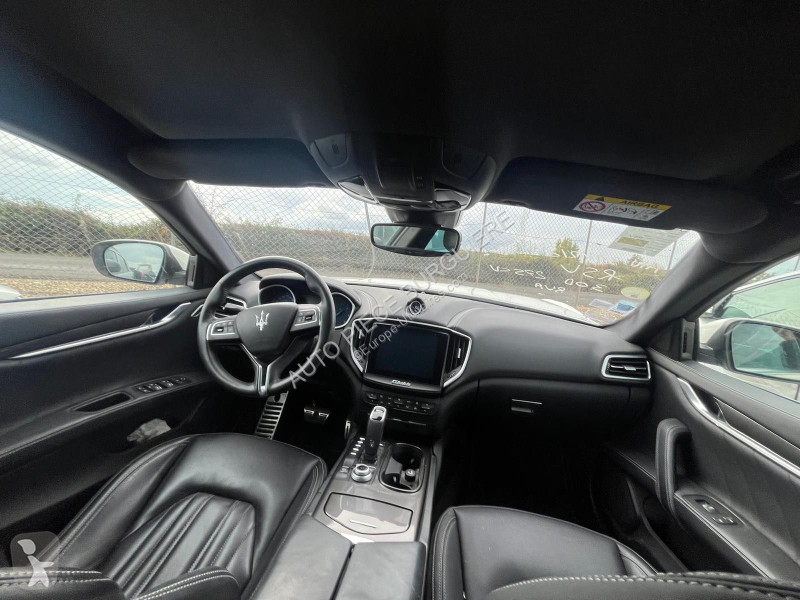 Véhicule utilitaire Maserati 3.0D V6 275 / FW992