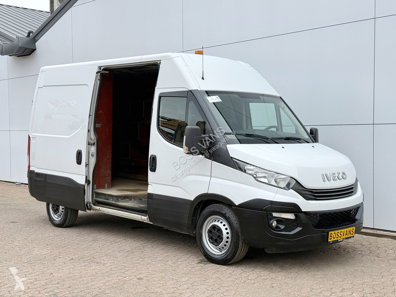 Véhicule utilitaire Iveco 35S14 2.3
