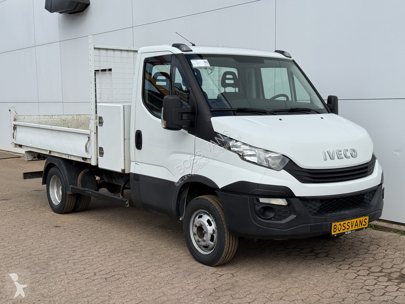 Véhicule utilitaire Iveco 35C12 2.3