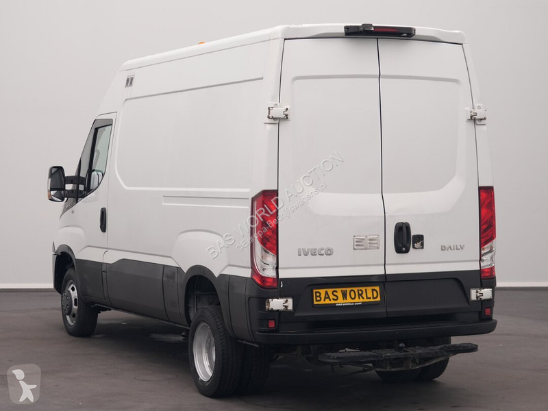 Véhicule utilitaire Iveco 35C14