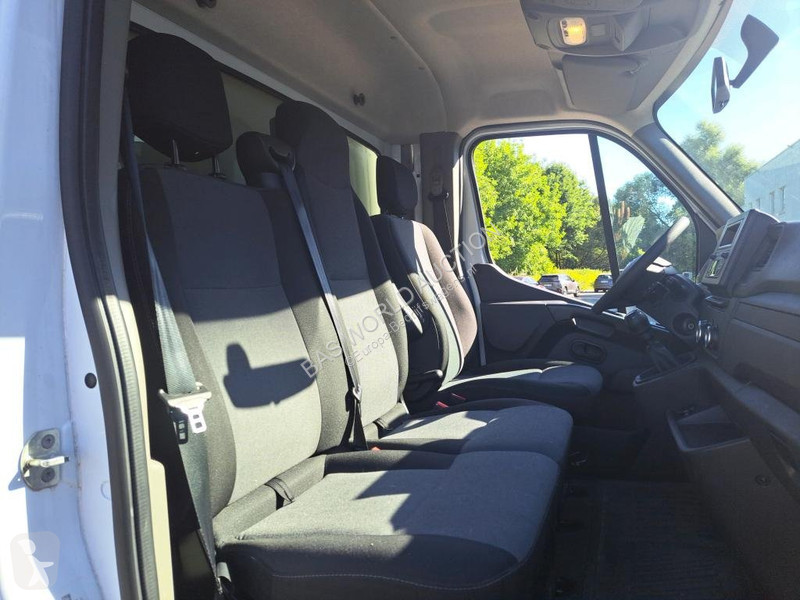 Véhicule utilitaire Nissan
