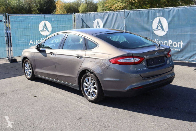 Véhicule utilitaire Ford