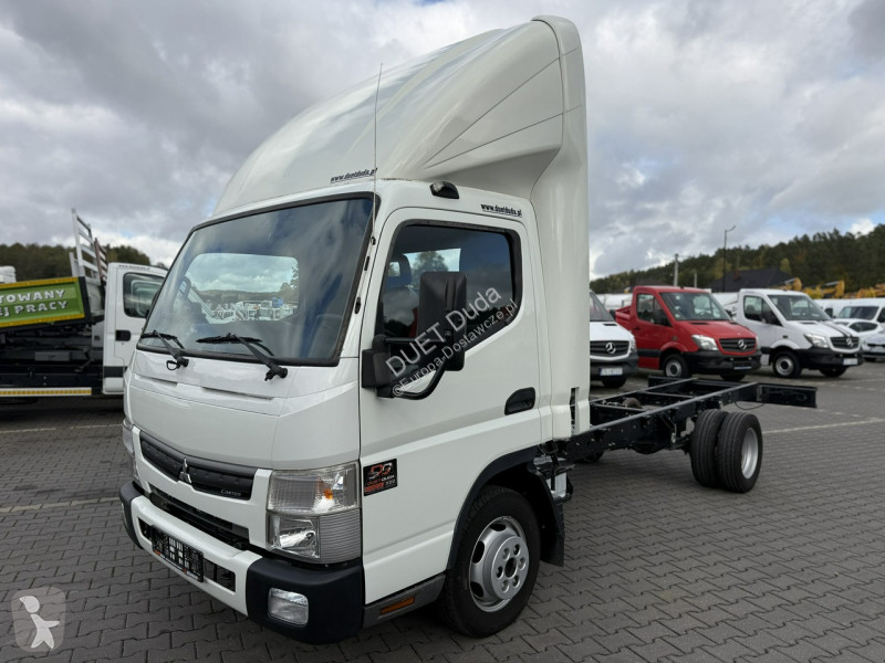 Véhicule utilitaire Mitsubishi Fuso