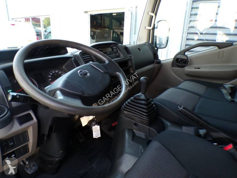 Véhicule utilitaire Nissan 35.13