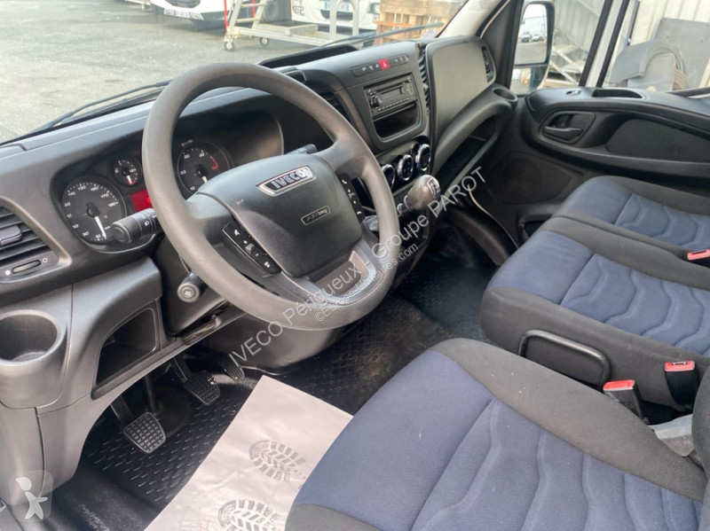 Véhicule utilitaire Iveco 35S14S V12