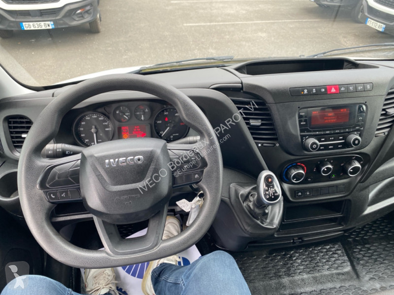 Véhicule utilitaire Iveco 35C14 empattement...