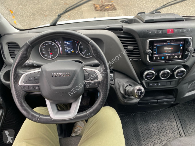 Véhicule utilitaire Iveco 35S14H V12