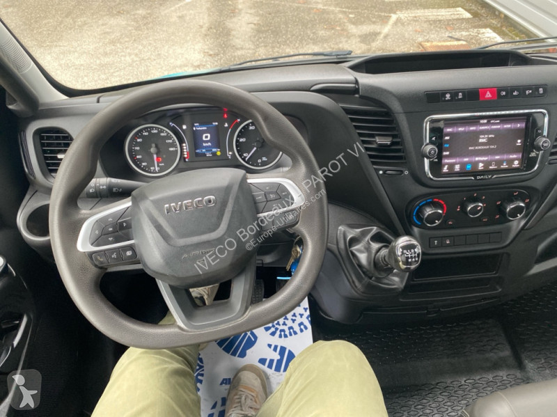 Véhicule utilitaire Iveco 35C18H Empattement...