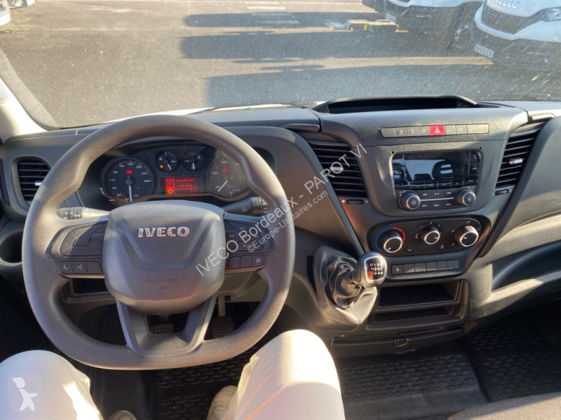 Véhicule utilitaire Iveco 35C16H empattement...