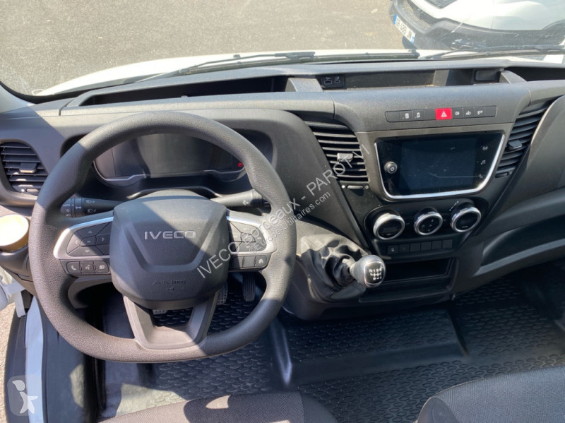 Véhicule utilitaire Iveco 35C16H empattement...