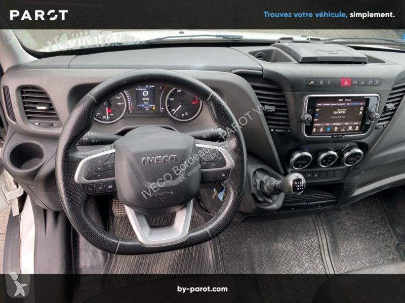 Véhicule utilitaire Iveco 35S14 V12