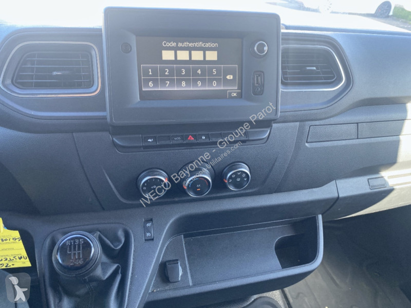 Véhicule utilitaire Renault F3300 L2H2 2.3 Blue...